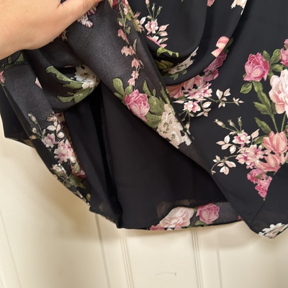 Vince Camuto Sleeveless High Neck Rose Blouse Lined Large - Picture 4 of 4